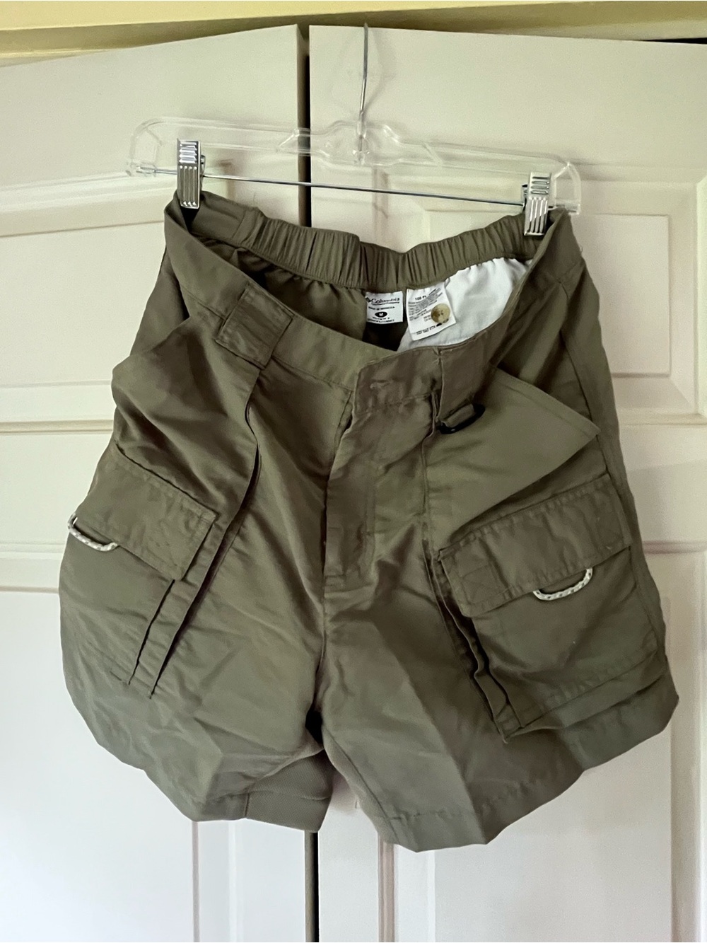 Vintage Columbia PFG cargo shorts. Size medium.